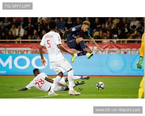 巴黎圣日耳曼边路回撤快速传球被打造成标准动作